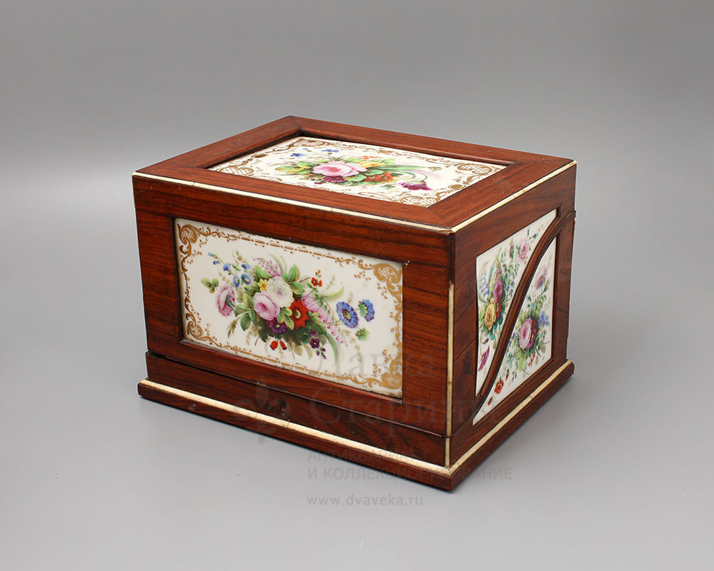 Старинная шкатулка для дамских украшений с цветочной росписью, ИФЗ, Николай I, сер. 19 в. 