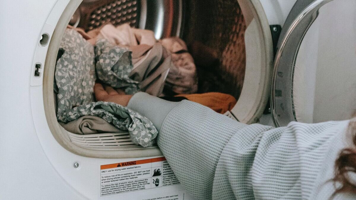    Загрузка белья в стиральную машинку© Фото : Pexels/Sarah Chai
