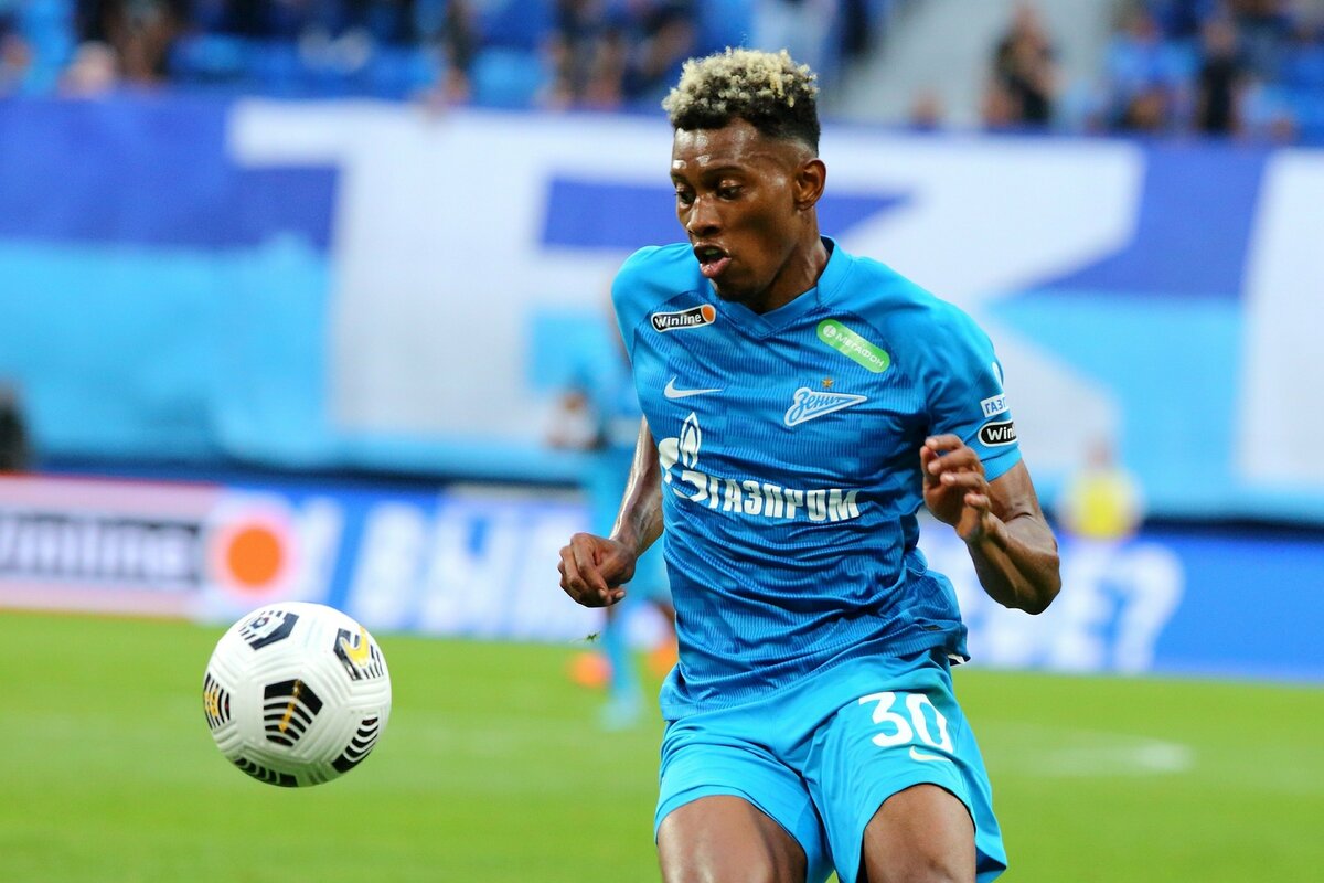     1) Матео Кассьерра, 25 лет, центральный нападающий. Перешел из "Сочи" в "Зенит" за 4,5 млн евро.