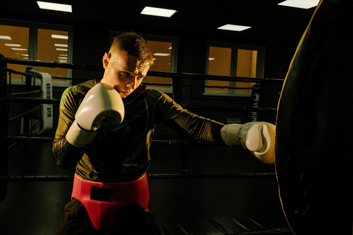     Тренировка с боксерской грушей: вы бьете мешок, а гореть будет ваше тело