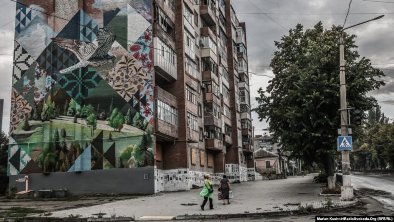 Пустынные улицы Бахмута, где ожидаются ожесточенные бои