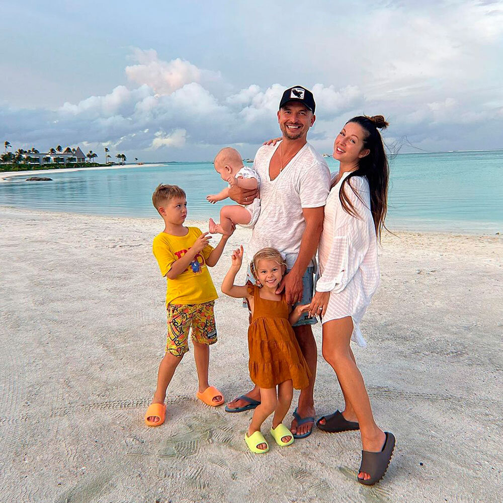 Нюша и Игорь Сивов с детьми