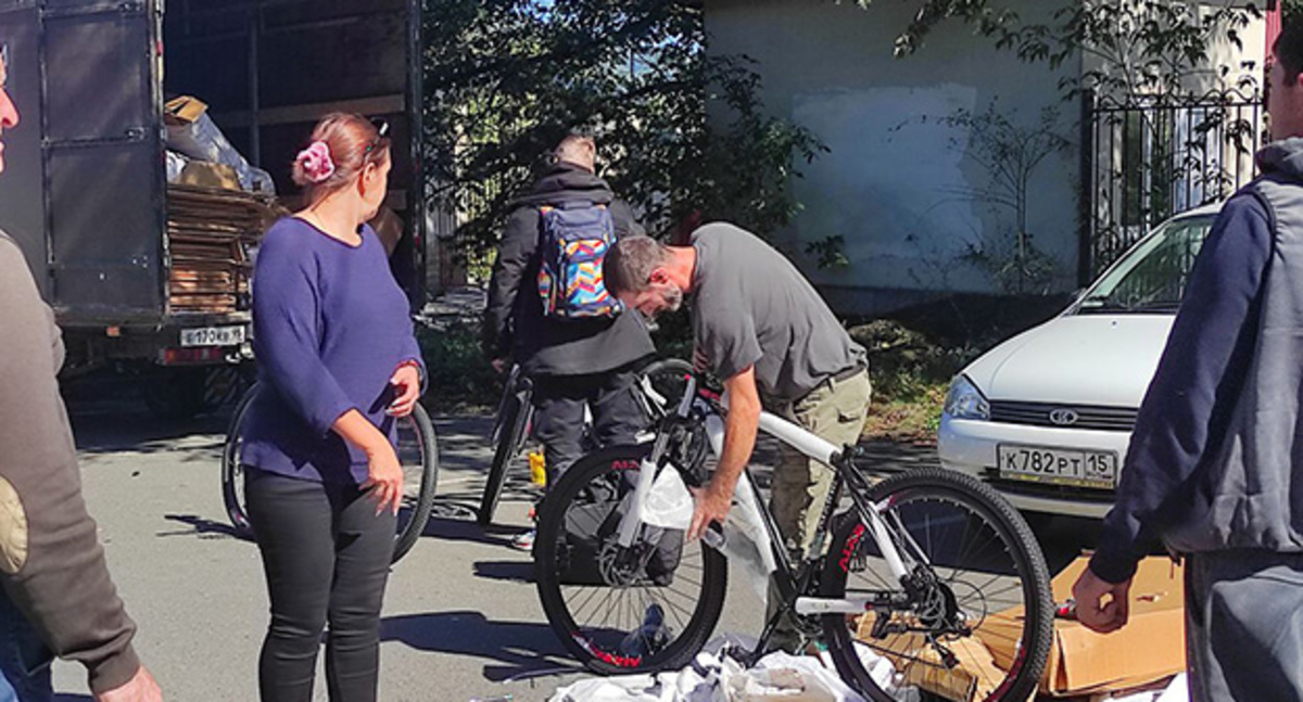 Беглецам на границе с Грузией продают велосипеды за 100 тыс. рублей