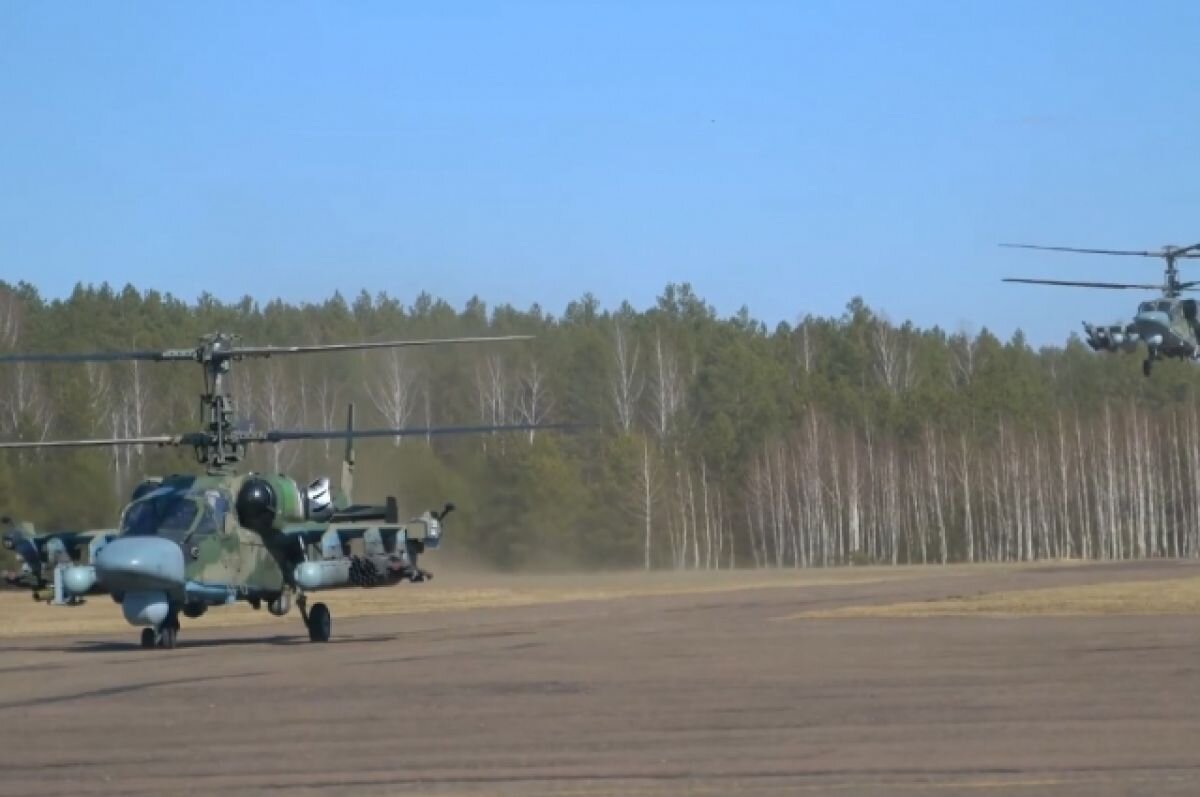    Минобороны показало удары Ка-52 по опорным пунктам и бронетехнике ВСУ