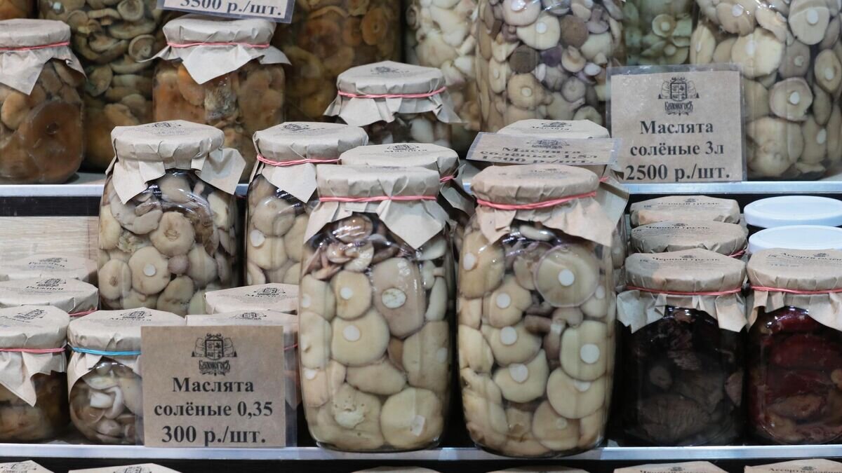     Консервированные маслята© РИА Новости / Виталий Белоусов