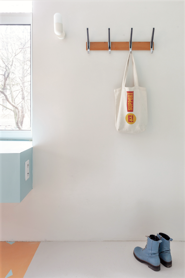 Родители купили квартиру площадью 17 кв. м своей дочери и сделали в ней ...