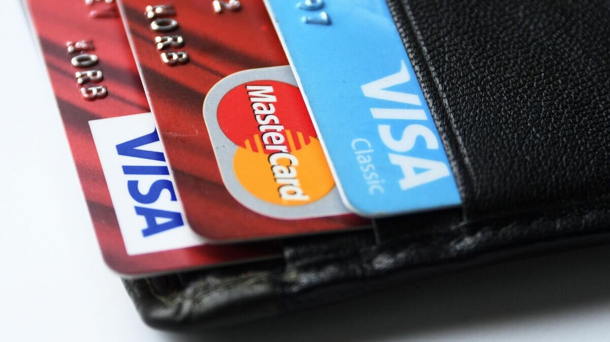    Банковские карты международных платежных систем VISA и MasterCard© РИА Новости / Григорий Сысоев