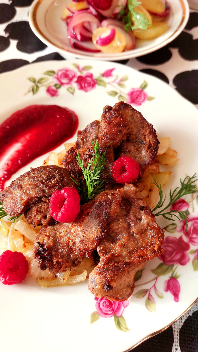 Такса на море. Такса и суп. Такса и суп. Море таксы и еда дзен. Мойва.