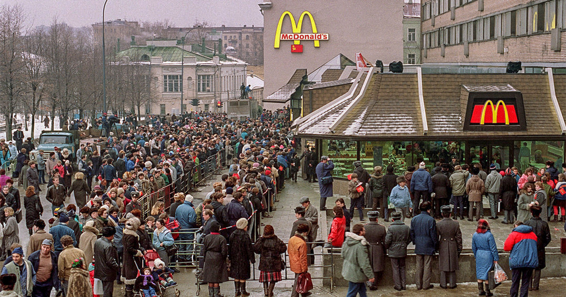 Первая точка McDonald's в москве