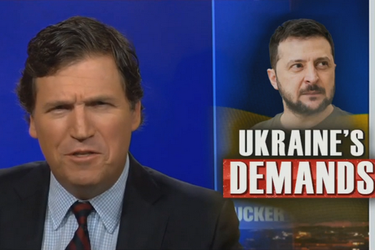    Ведущий Fox News Такер Карлсон назвал Владимира Зеленского «наглым иностранцем в футболке»
