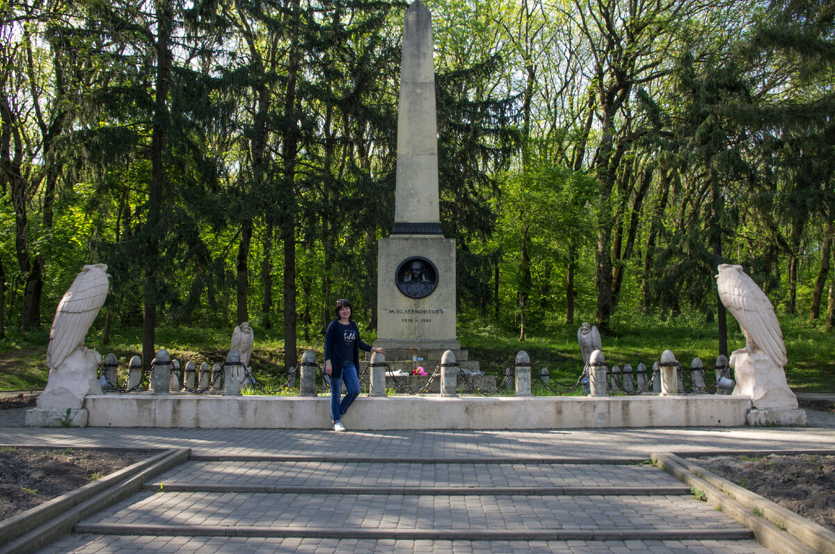 Памятник на месте дуэли.