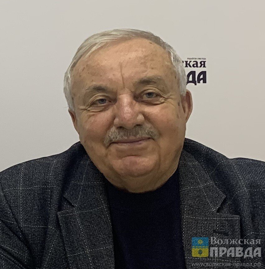 Николай Иванович, председатель Клуба первостроителей📷     Дед Мороз или Санта Клаус? За каким из новогодних персонажей будущее, обсудили в редакции «Волжской правды»
