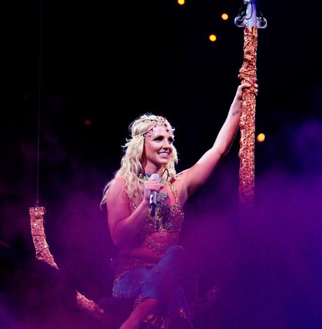 Выступление в рамках мирового турне "CIRCUS"/ 2008.
