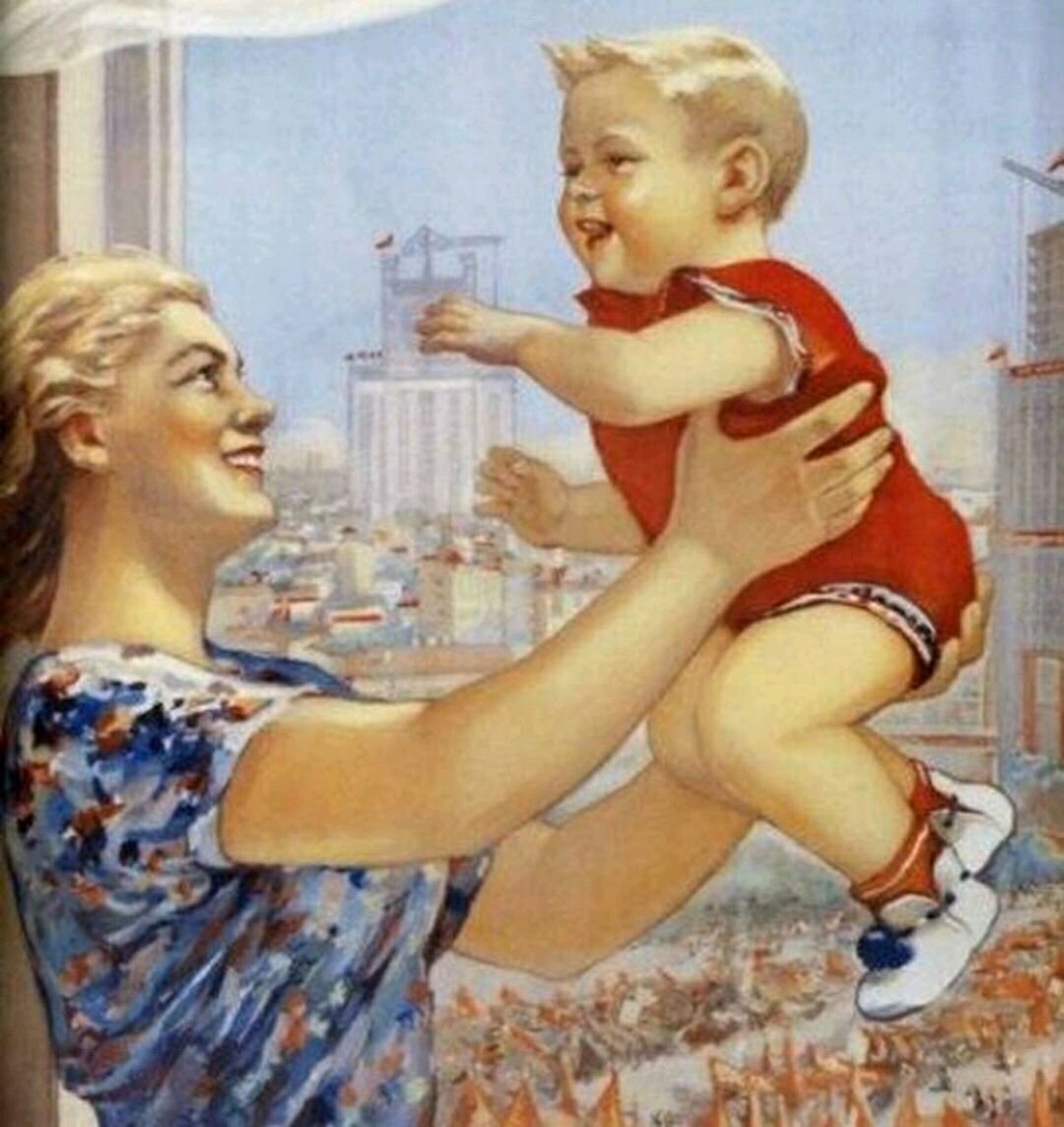 
Сегодня узнал о том, что многие люди думают, что все родившие матери в СССР должны были срочно выходить на работу. У них не было права сидеть с ребенком три года, как это делается сейчас. Те, кто оставался дома, несли уголовную ответственность. А как думаете Вы, это была правда или нет?

На самом деле, именно в СССР и ввели приказ о женщинах в декрете. «О пособии по беременности и родам» - так назывался документ, в которым были прописаны все права и обязанности женщин. Декрет состоял из 8 недель до родов и 8 недель после родов.

При тяжелом положении, декрет можно было продлить до одного года. Стоит отметить тот факт, что пособие давалось в любом случае, даже если ребенок рождался мертвым.
До того, как ввели этот закон, женщинам действительно было трудно. Но все фабрики и заводы старались помочь молодым матерям. Им разрешалось каждые три часа ходить к своему малышу, чтобы покормить его грудью. Эти перерывы тоже оплачивались.
Было много изменений в этом документе, пока в 1989 году не пришли к единому правилу, которое осталось неизменным и по сей день.
Женщины спокойно оставались дома со своими детьми, никто теперь не боялся попасть в тюрьму из-за несоблюдения законов. Но, как показывает практика, женщины все равно хотели трудиться и всегда находили себе работу во время декретного отпуска. 