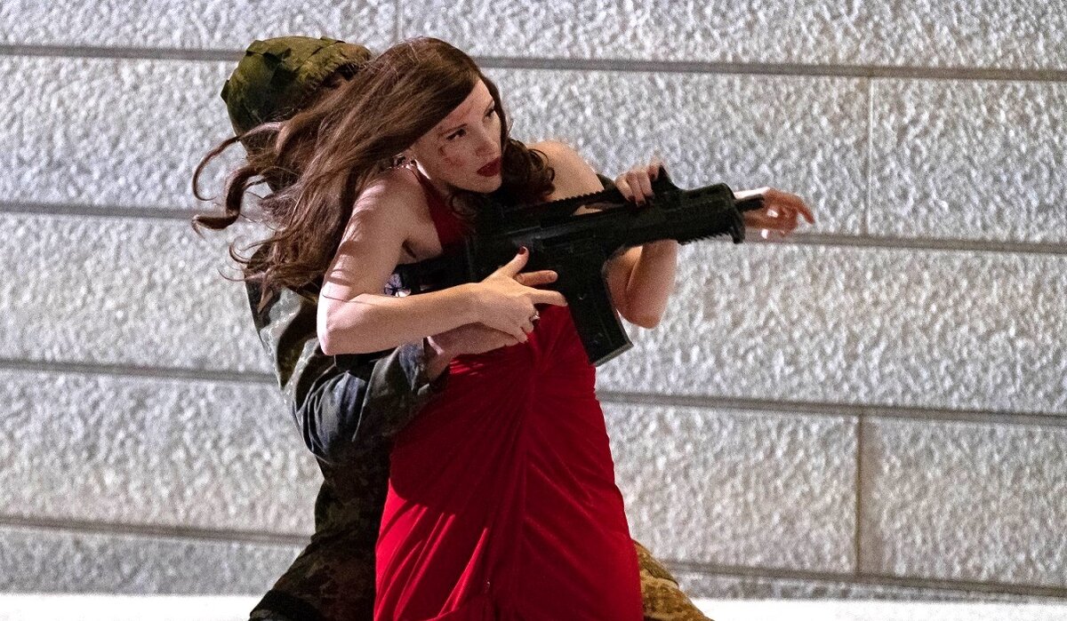 Плохим танцорам танго всегда автомат мешает.