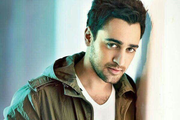 Фото взяла из открытого источника группы VK "Индийское кино - Болливуд и Юг" Имран Кхан