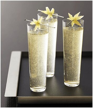 «Северное сияние» — один из самых доступных в плане ингредиентов и простоты приготовления алкогольных коктейлей с неожиданно мягким вкусом.