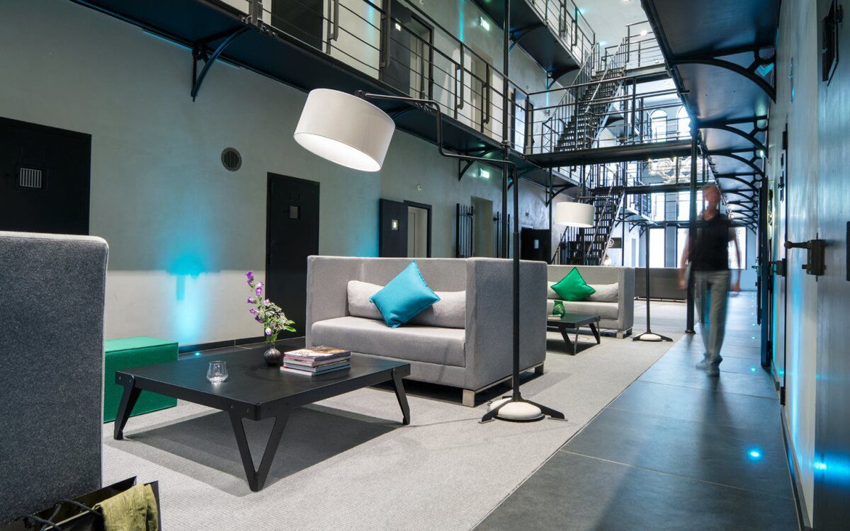 Отель Het Arresthuis, Рурмонд, Нидерланды — преобразованный из тюремного здания