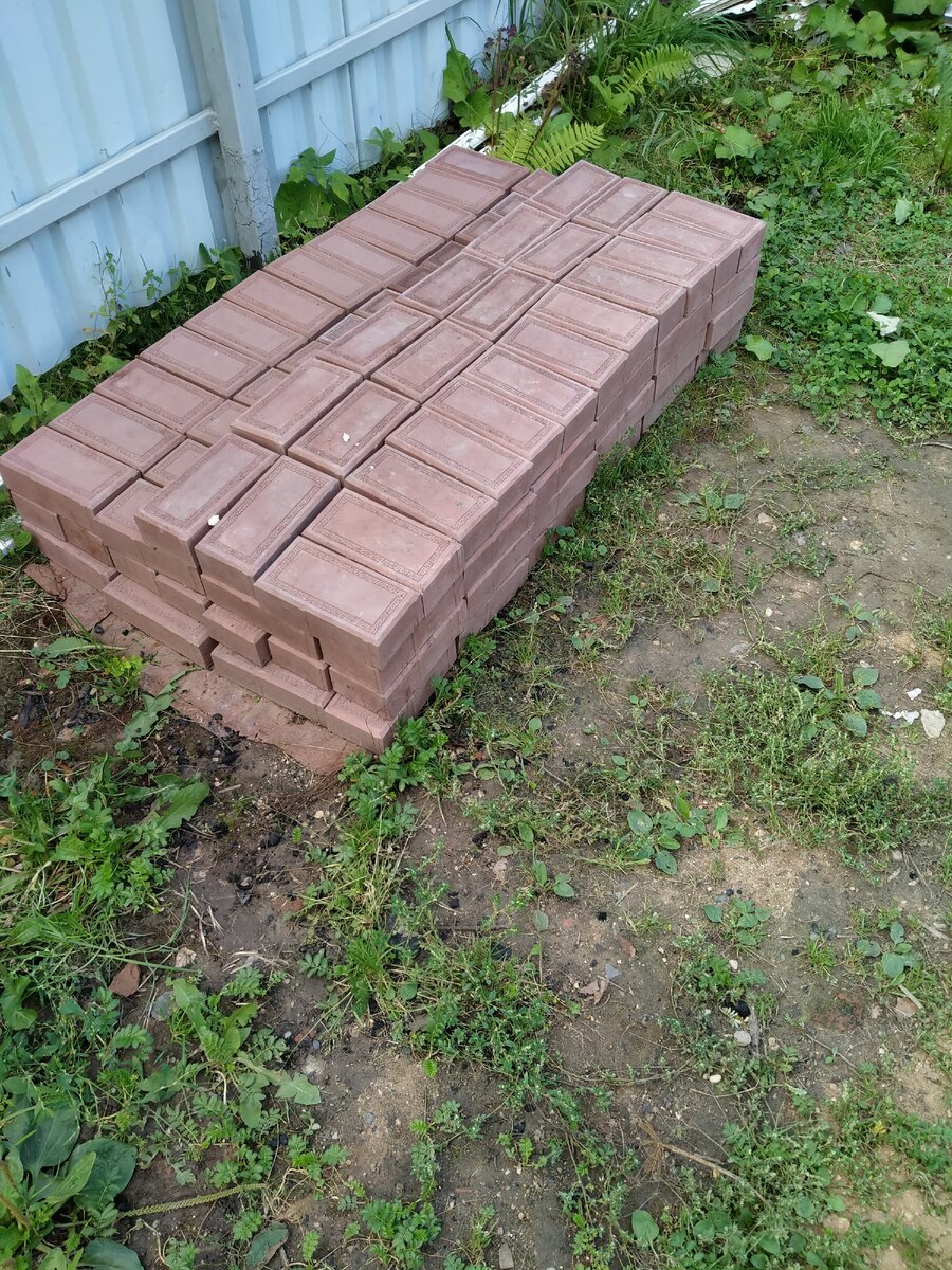 Брусчатка кирпичиками.