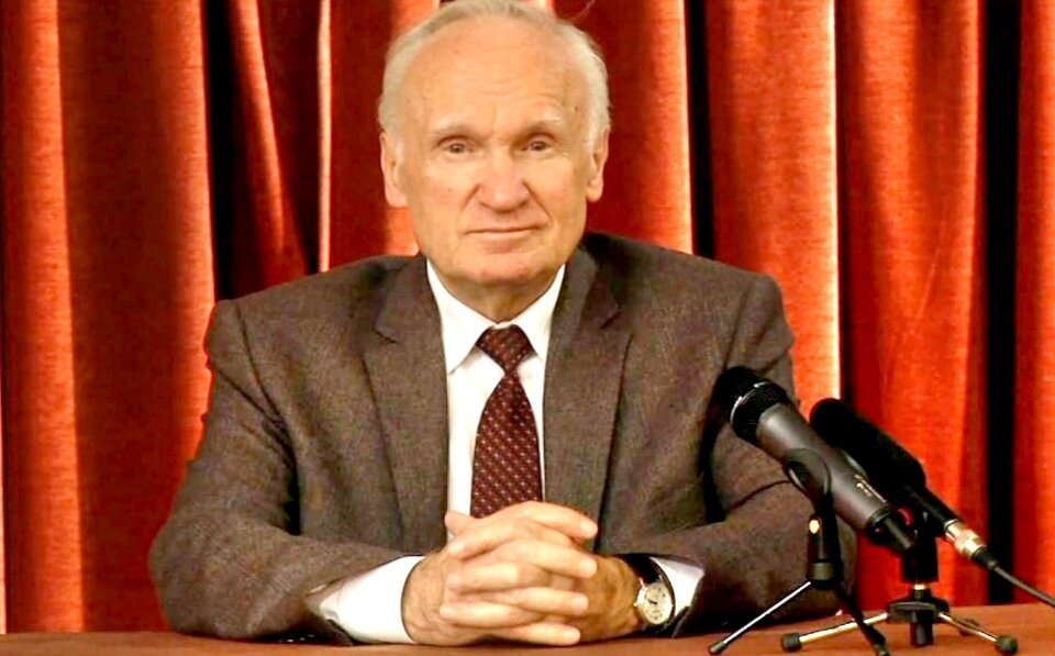 Алексей Ильич Осипов - профессор Московской духовной академии, доктор богословия, педагог, публицист, писатель, проповедник. 