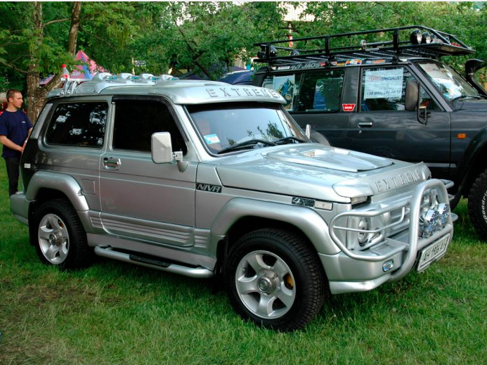 Нива ваз 2121 один из самых любимых внедорожников России. Заводской кузов, выглядит грубо и не аккуратно. И у любителей Нивы, вызывает желание тюнинговать его. В тюнинге ваз 2121 применяется стекловолокно, карбон, хромированные трубки и мощные колёса. Используя эти материалы и многие другие, владельцы авто доводят её до совершенства. Чем вызывают зависть у соредий и простых зевак. Тюнингованная Нива будет отлично смотреться как на охоте, так и на рыбалке. Но тюнинг ваз 2121 не останавливается на кузове, а идёт дальше и усовершенствует подвеску, двигатель, освещение и многое другое. Так же на нашем сайте можно посмотреть