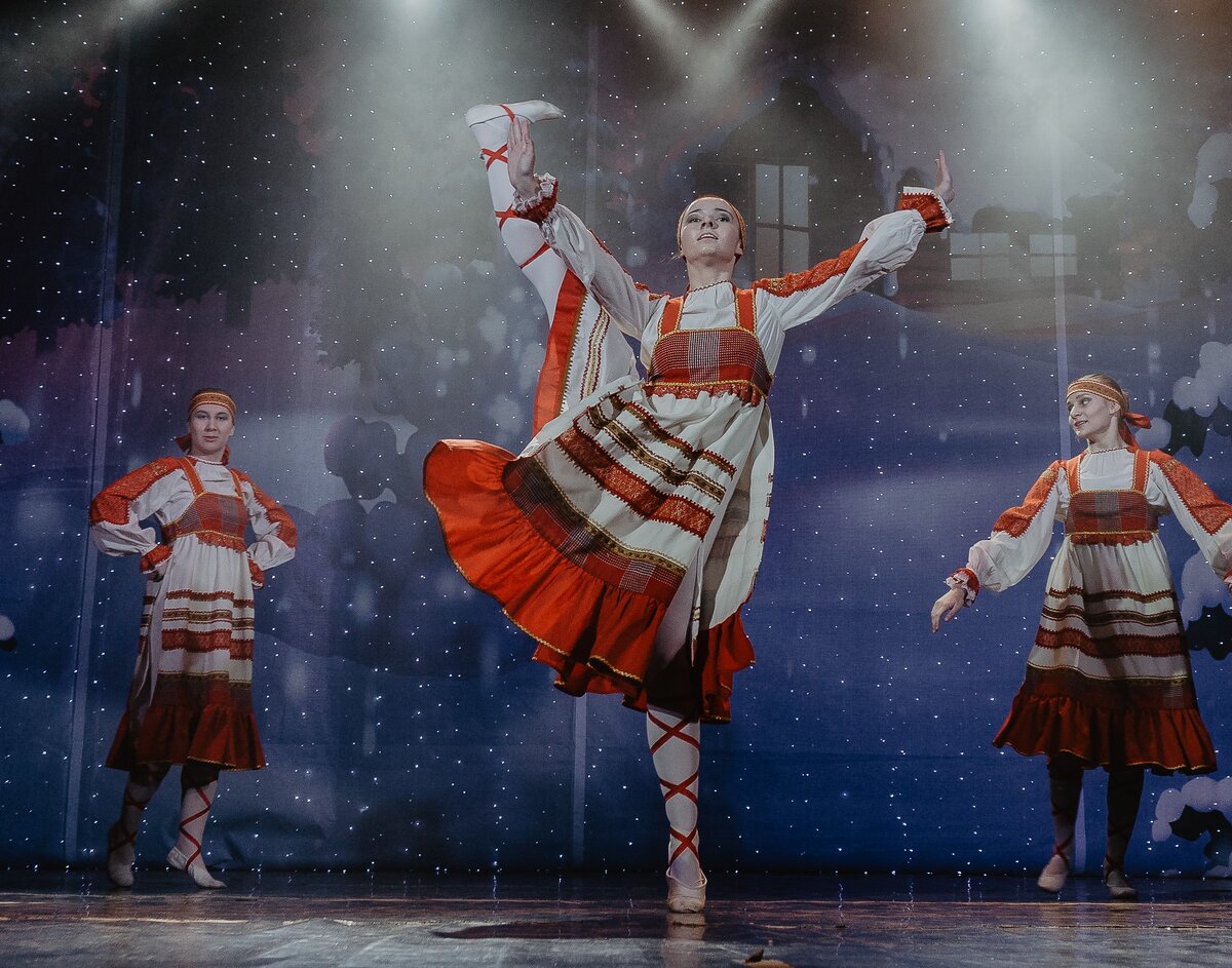Ведущий творческий коллектив города Москвы Хореографическая студия "Белоснежка" – танцевальный коллектив, открытый на базе Дворца культуры "Капотня" в 2000 году.
