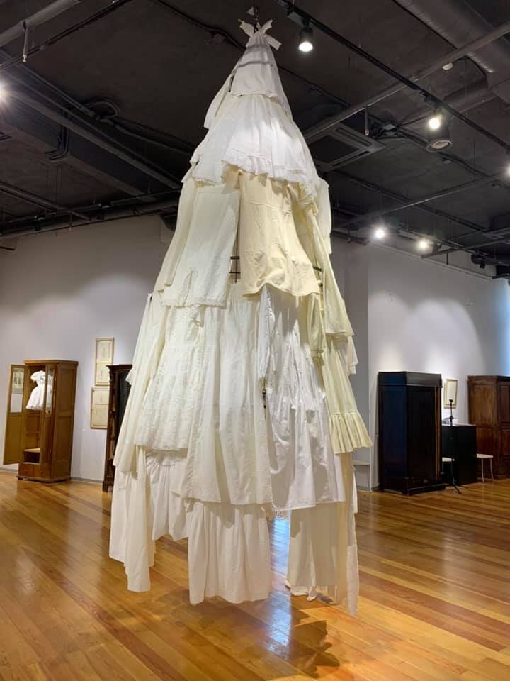 Инсталляция "Праздники". Фото: https://www.facebook.com/groups/188844748242488