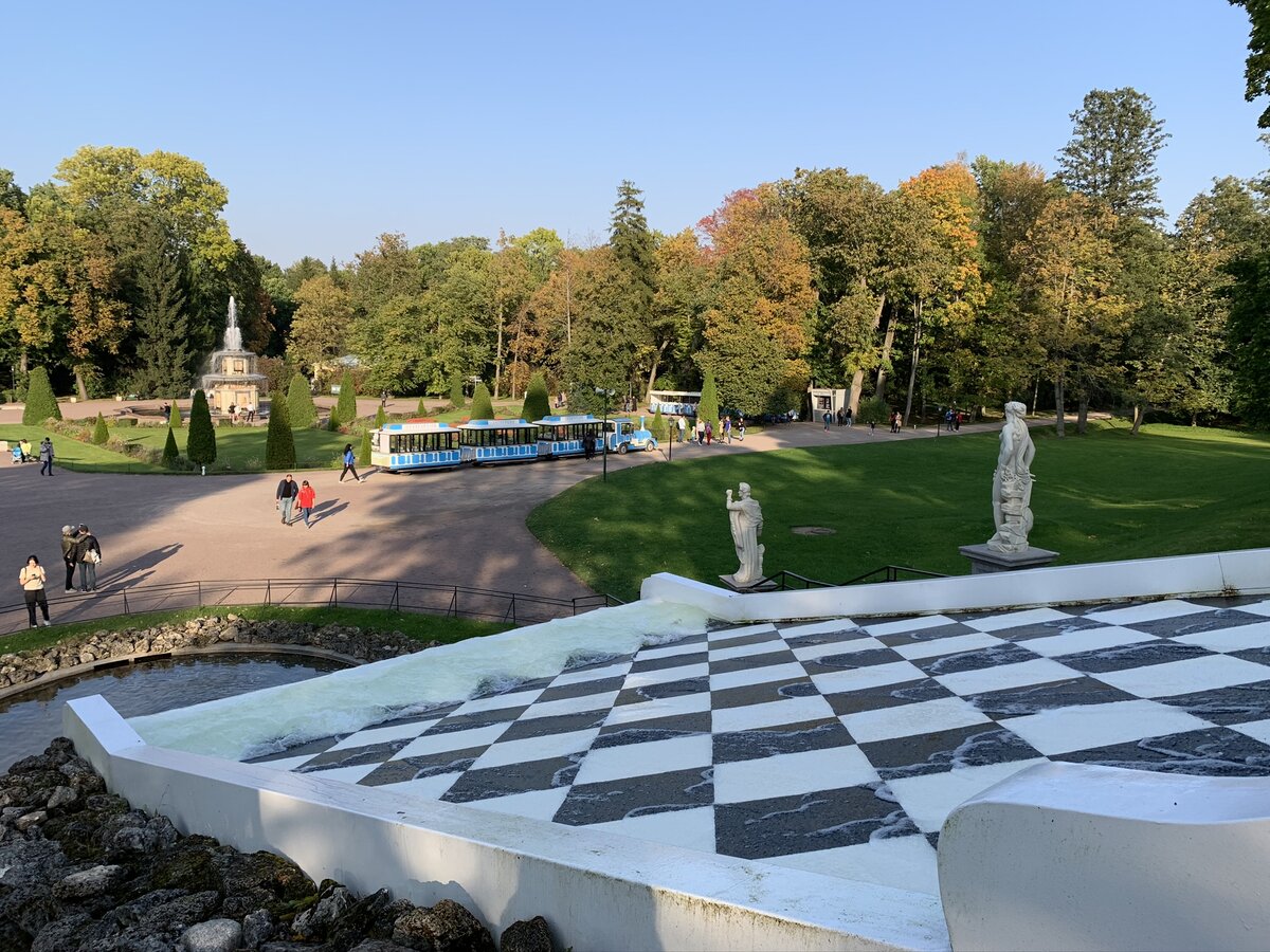 Петергоф очереди. Петергоф 1926. Шахматная площадь в Петергофе. Петергоф партер у шахматной горы. Вершина шахматной горы в Петергофе 4.