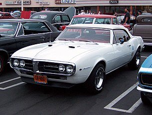 Первое поколение  Pontiac Firebird