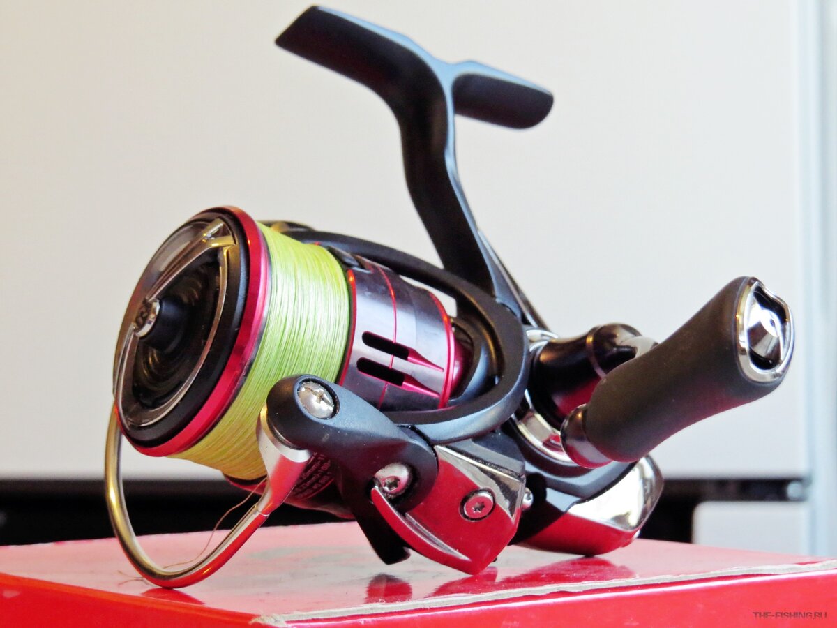 Катушка дайва ниндзя. Daiwa Fuego 2500s. Daiwa Fuego 2500. Катушка дайва Амбассадор. Катушка дайва Фуэго разбор.