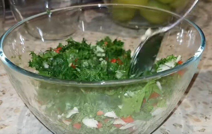 Салат из зеленых помидоров и чеснока на зиму - пошаговый рецепт с фото на Готовим дома