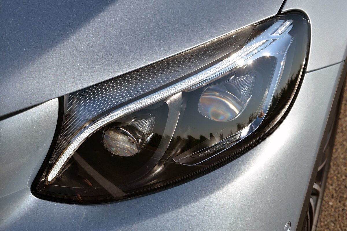 Свежая внешность GLC обладает всеми основными чертами современного дизайна Mercedes.