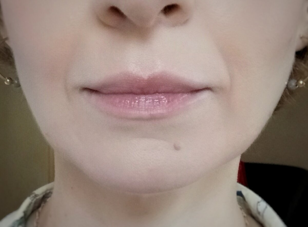 Не обязательно иметь особо большие или пухлые губы, чтобы носить тёмную помаду.