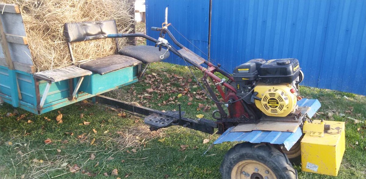 Мотоблок с сеном. Фото автора