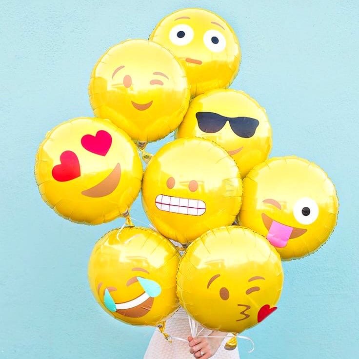 Воздушные шарики дарят праздник. 