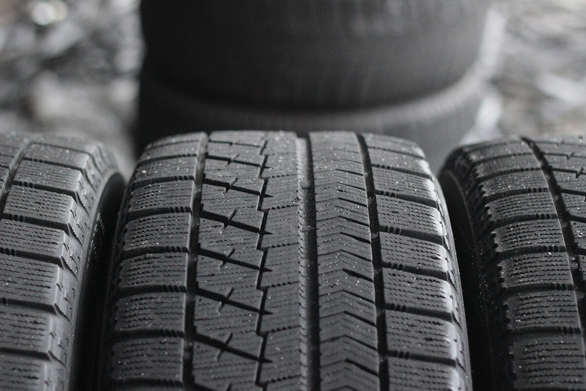 Близак айс. Bridgestone Blizzak VRX. Bridgestone Blizzak VRX 91s. Blizzak VRX 225/40 r0. Bridgestone Blizzak VRX 225/60 r18.