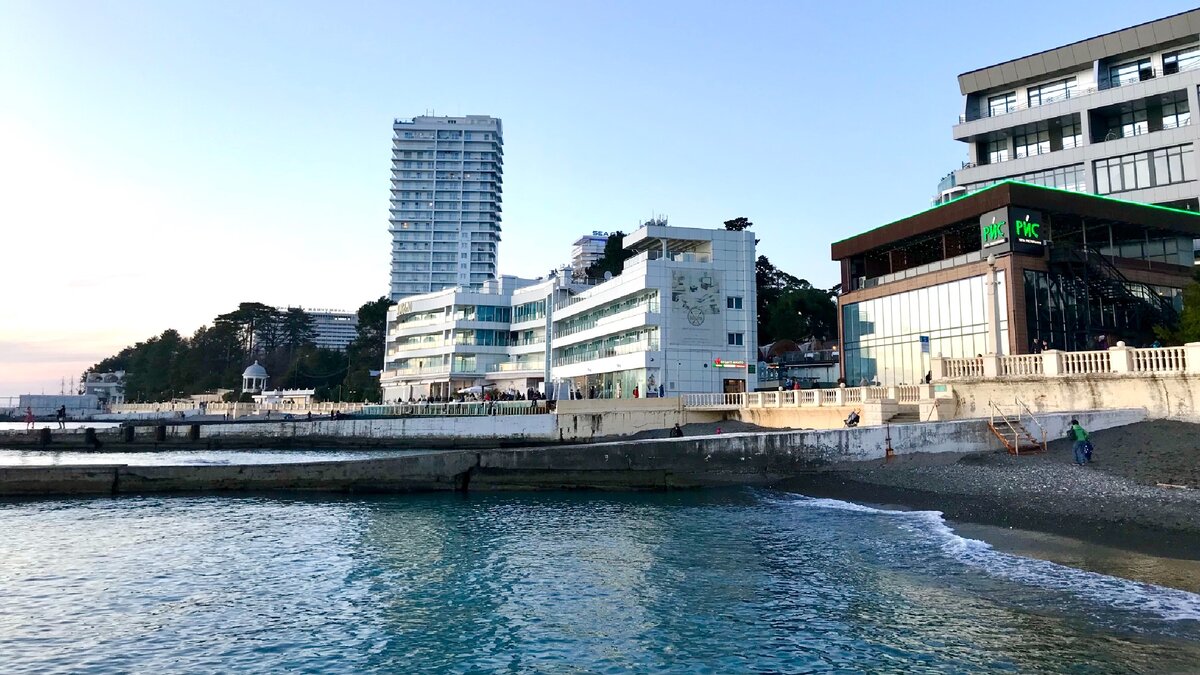 Набережная. Вид на «Санремо»