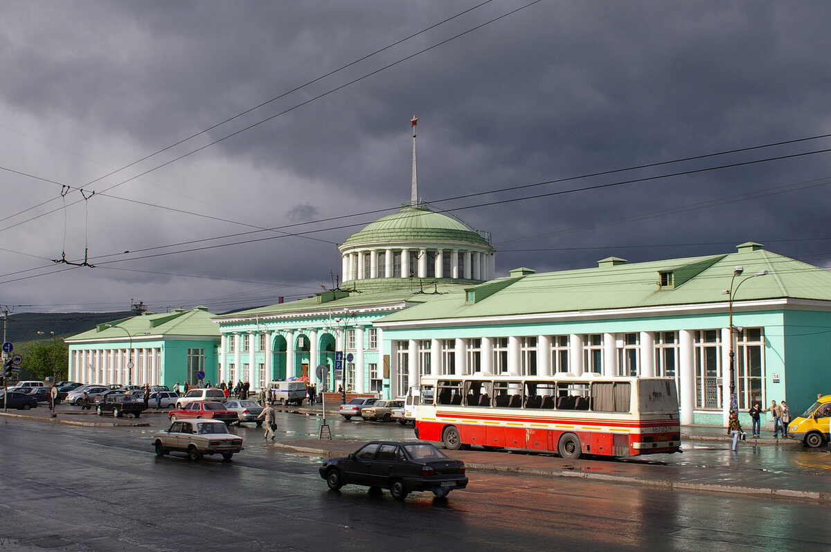 Жд вокзал в мурманске фото