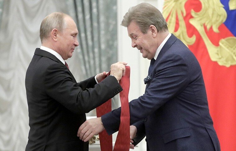 Как там у Крылова: "Кукушка хвалит петуха..." Фото Яндекс.Картинки.