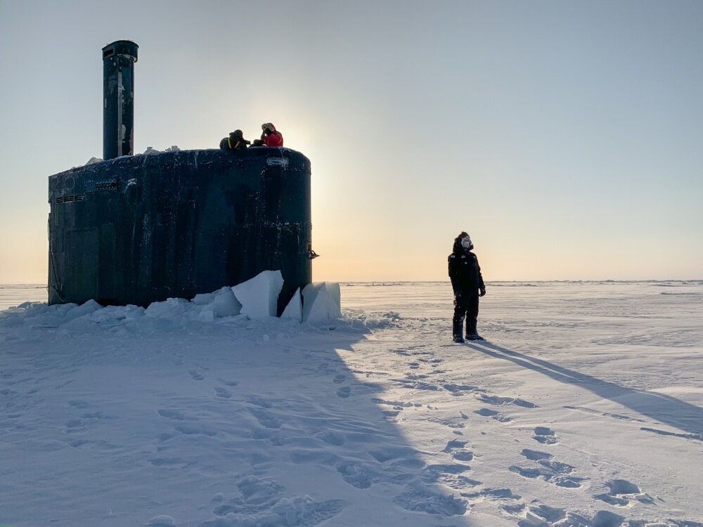 Всплытие подводной лодки в арктических льдах