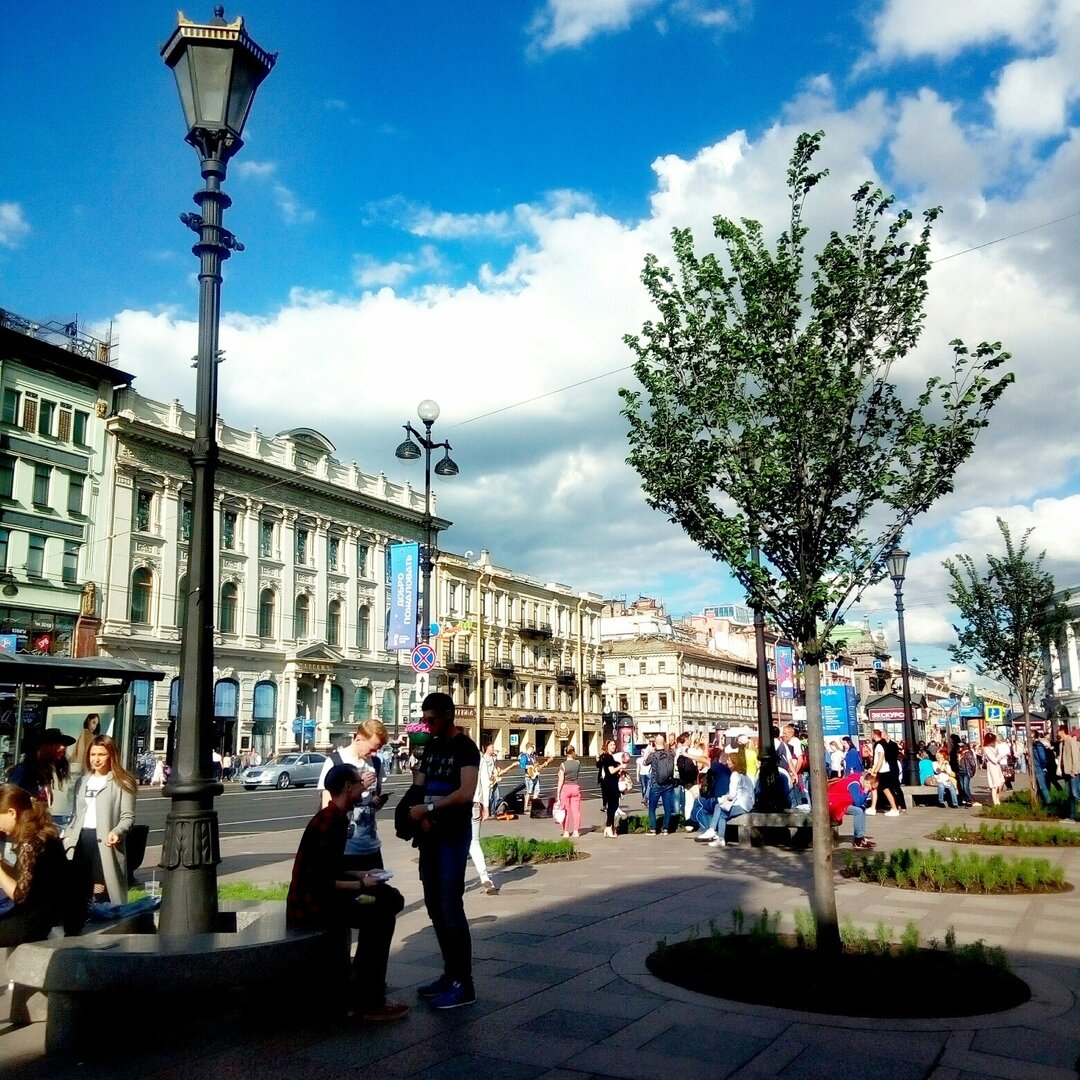 Работать в салоне оптики на Невском было бы круто! Фото автора