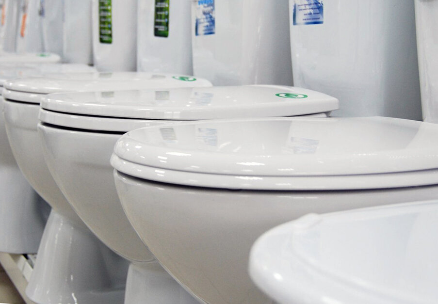 Не мудрено растеряться... Нам нужен унитаз без фонтана и брызг