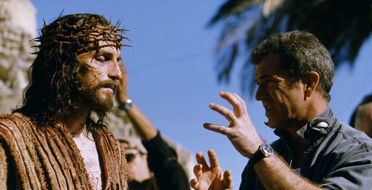 Мел Гибсон и Джеймс Кэвизел на съемках фильма "Страсти Христовы", 2004 г. @ Icon Productions 