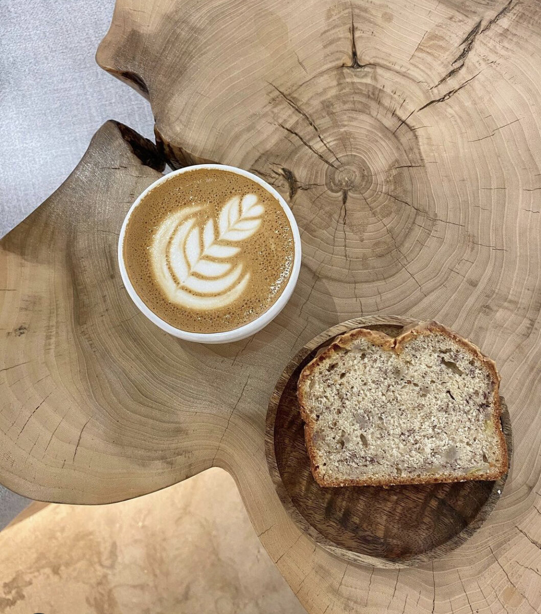 Бонусом к отличному кофе идёт очень стильный интерьер и понятная система лояльности. 