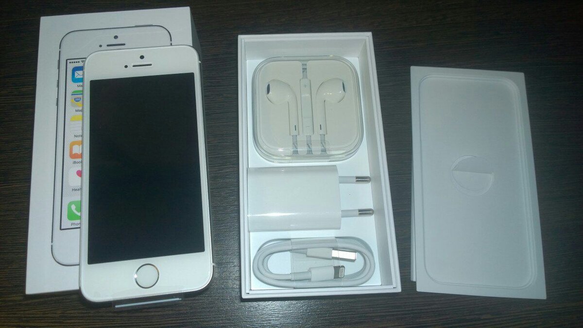 Вот раньше все айфоны шли с зарядками в комплекте. И вы не поверите! Даже с наушниками!!