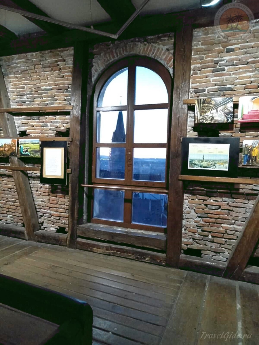 Вид на собор с Консульской башни (Council Tower of Sibiu) © Travelgide.ru