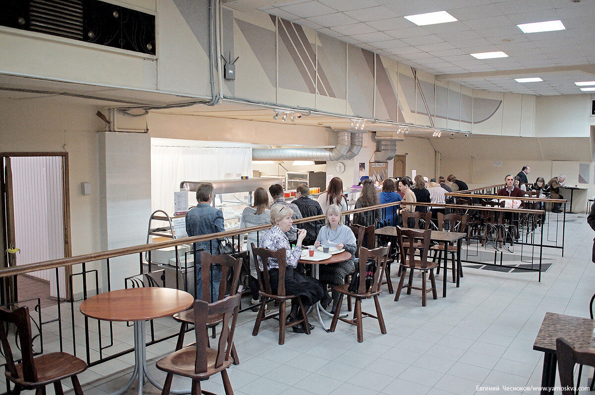 Та самая столовая, https://zen.yandex.ru/media/romanshabanov/s-chego-vy-vziali-chto-vam-polojen-besplatnyi-kipiatok-5deba8e2b477bf00aded10eb