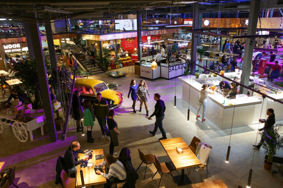 Так выглядел фуд-холл Eat Market  в ТРЦ "Галерея" до пандемии