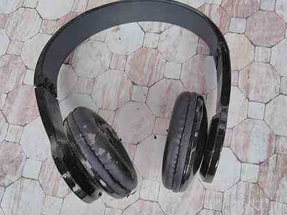 Изображение взято по ссылке: https://www.avito.ru/krasnodarskiy_kray/audio_i_video/naushniki-ASgBAgICAUSIAtRO?q=б-у. Наушники напоминали что-то такое, но без этих ободранных подушечек, вообще без них. И без проводов.