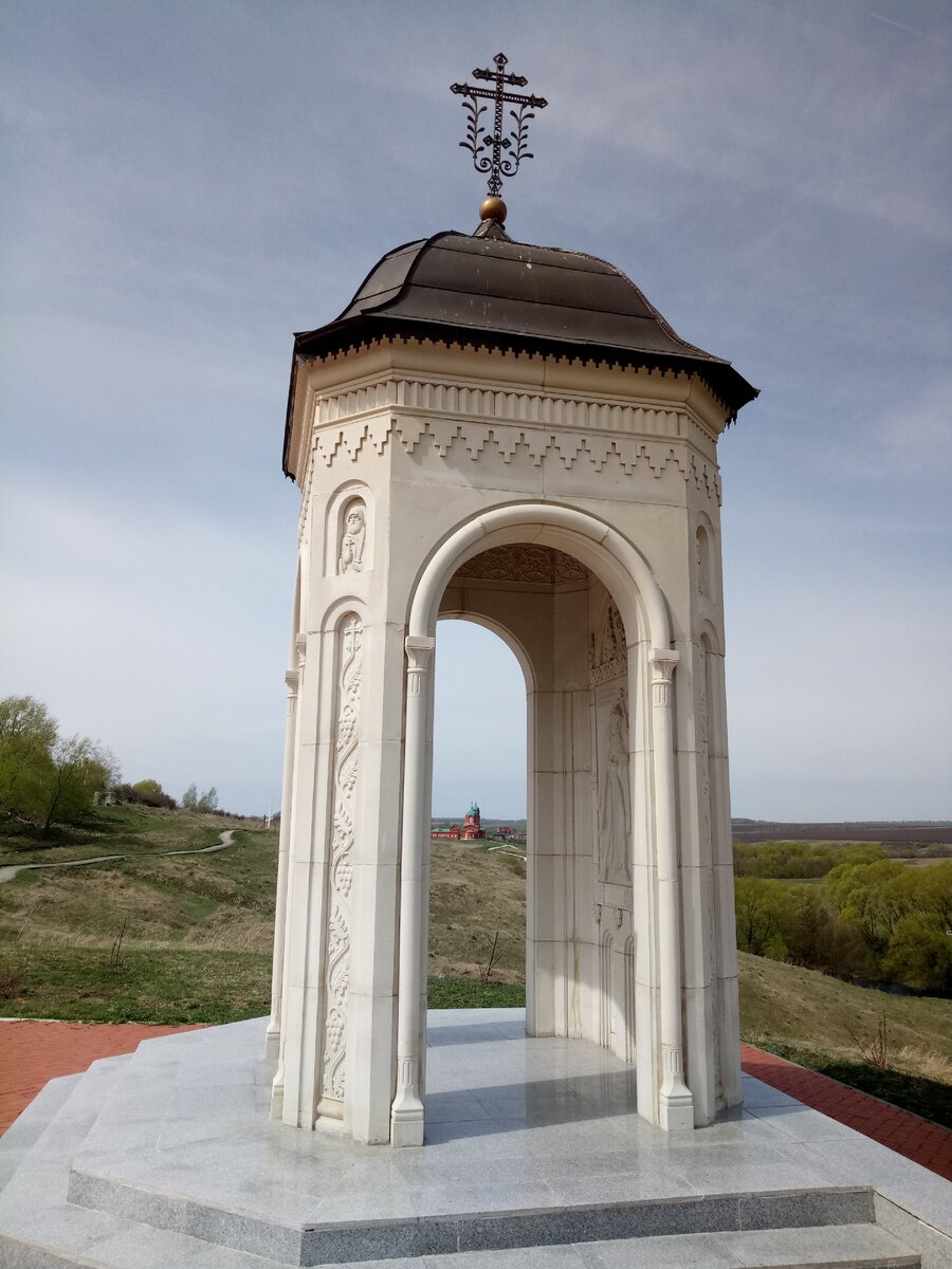 Поклонный крест в месте впадения Непрядвы в Дон